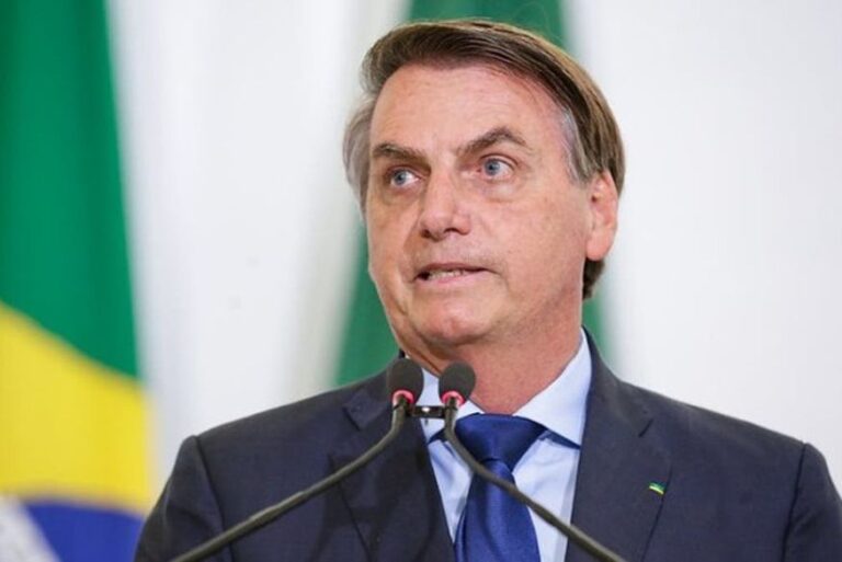 Indulto de Natal: Bolsonaro assina perdão de pena para policiais e militares presos por crime culposo