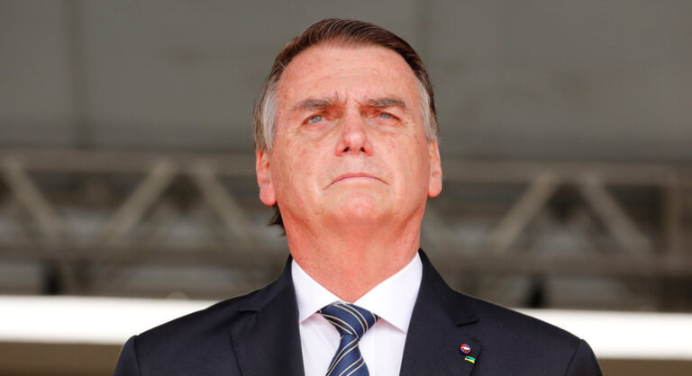 POLÍCIA FEDERAL CONCLUI QUE BOLSONARO COMETEU CRIME POR DESESTIMULAR USO DE MÁSCARAS