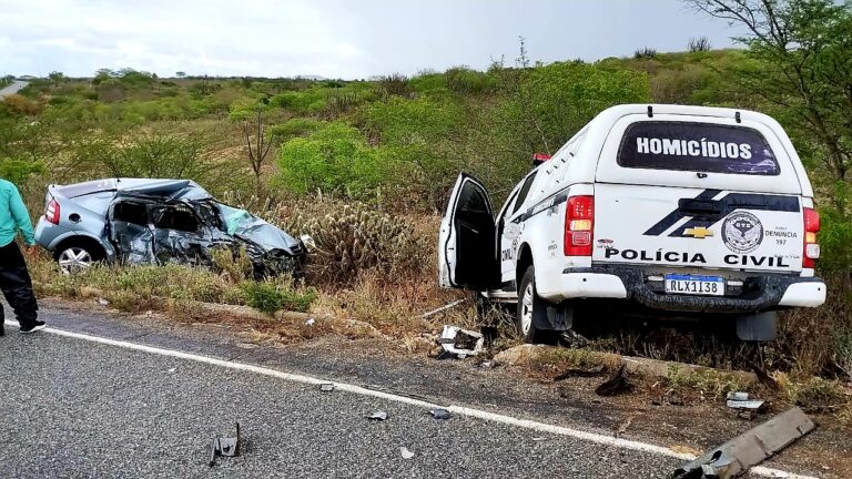 ACIDENTE ENVOLVE VIATURA DA POLÍCIA CIVIL ENTRE BARRA E DAMIÃO