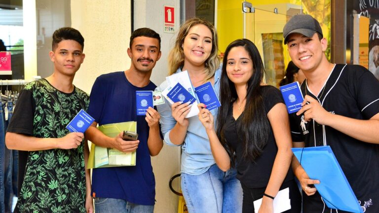 MAIS DE 730 ESTUDANTES SÃO APROVADOS COMO BOLSISTAS PARA ESTÁGIO DO PROGRAMA PRIMEIRA CHANCE