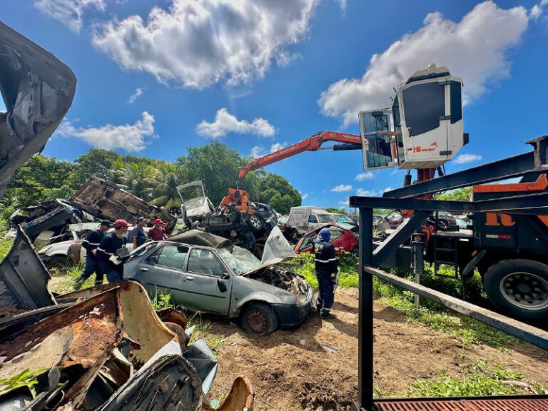 DETRAN-PB INICIA RETIRADA DAS SUCATAS INSERVÍVEIS DOS SEUS PÁTIOS APÓS LEILÃO